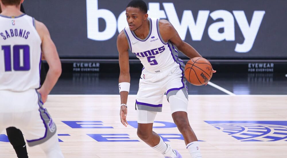 De'Aaron Fox looks to pass NBA Player Props today 11/4/24