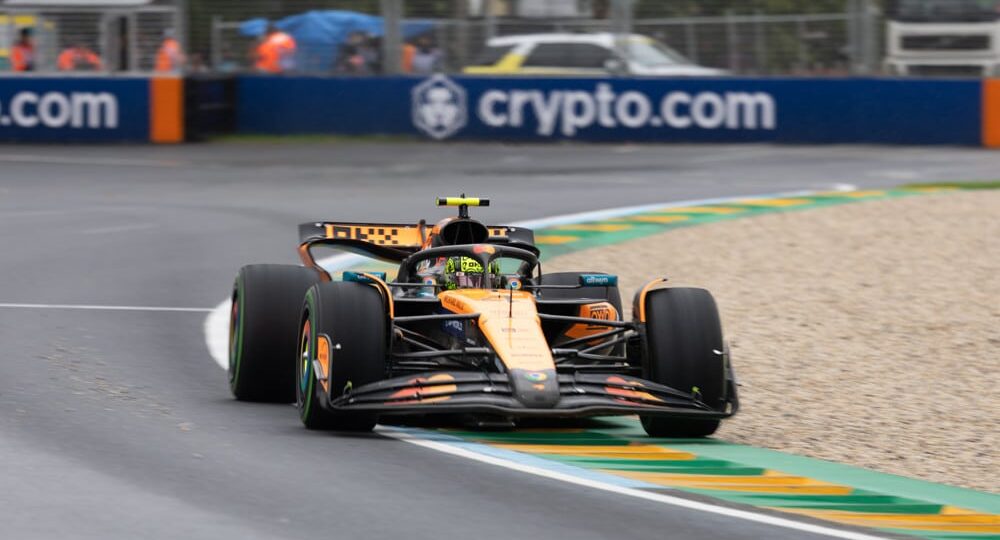 Lando Norris attempts to win 2025 Bahrain Grand Prix