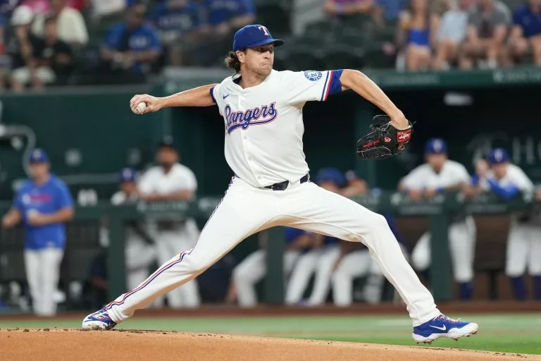 Jacob deGrom looks to lead the Rangers over the Astros