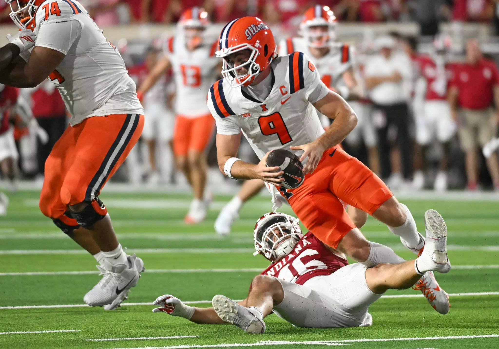Luke Altmyer looks to lead the Illini over the Trojans