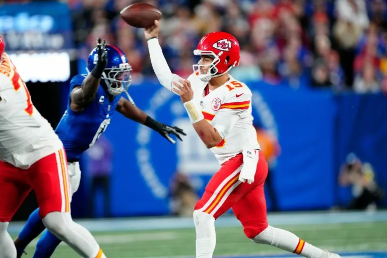 Patrick Mahomes looks to lead the Chiefs over the Ravens