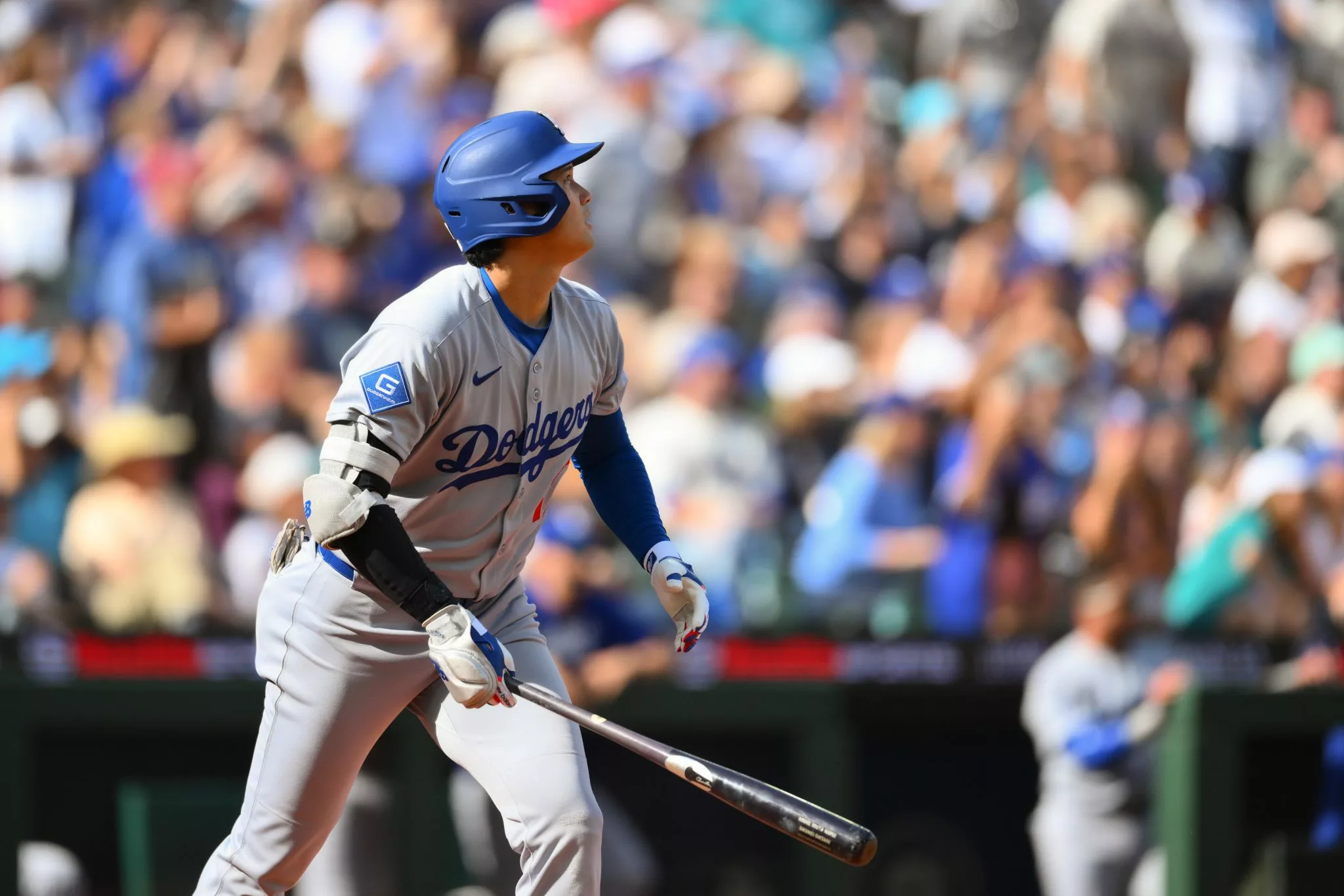 Shohei Ohtani looks to lead the Dodgers over the Reds