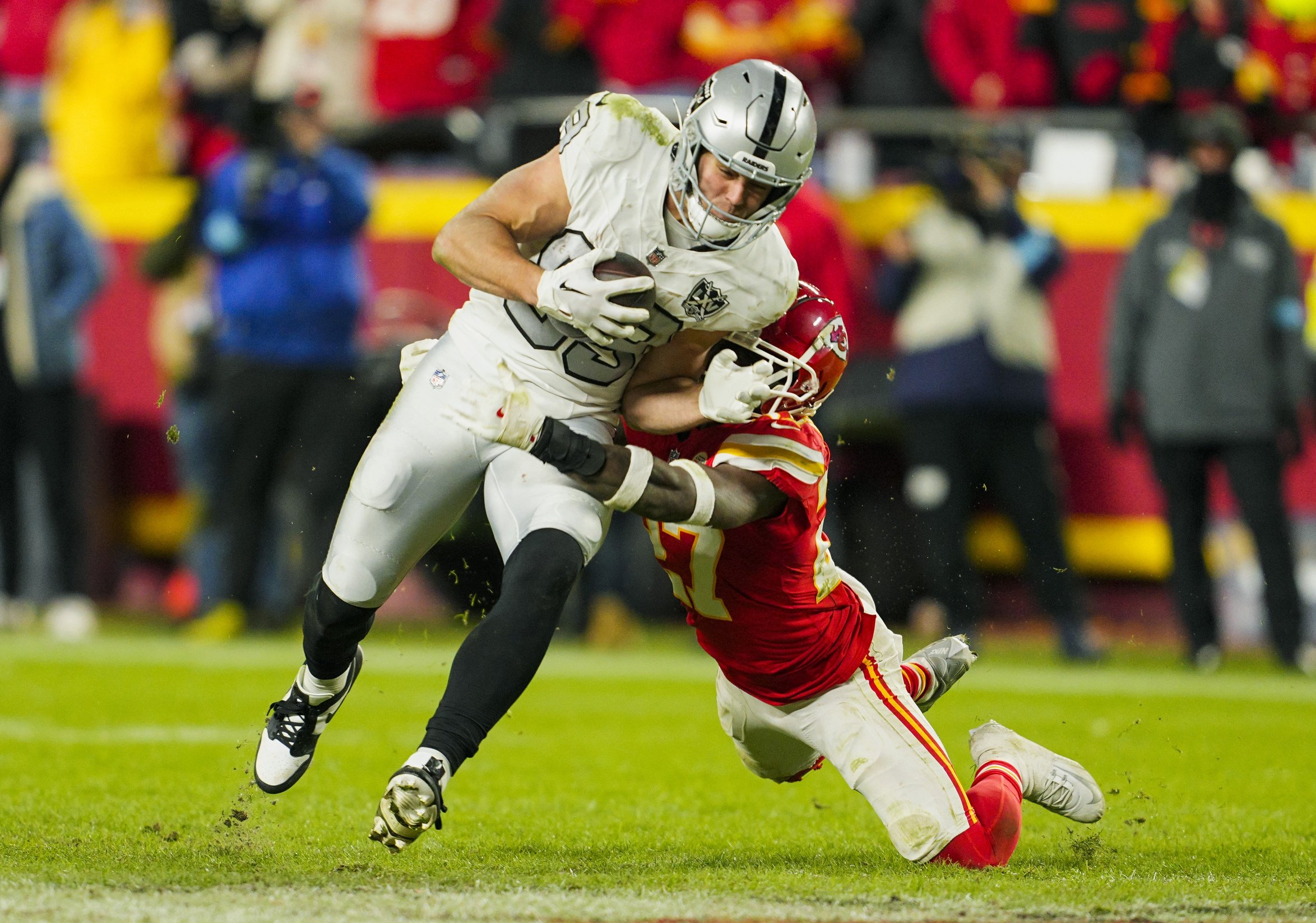 Las Vegas Raiders vs. Kansas City Chiefs, Picks and Predictions, Sunday, October 19, 2025