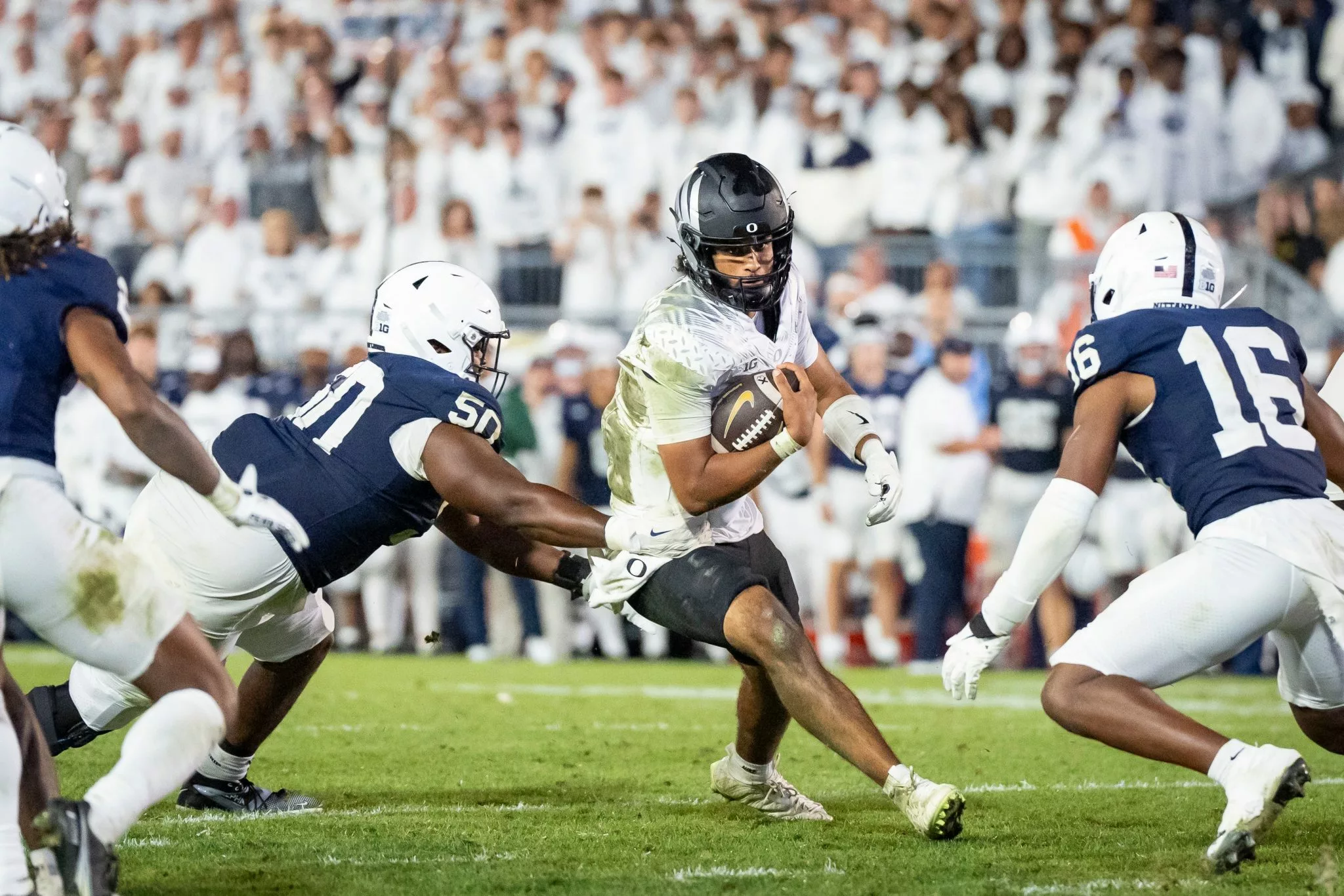 Dante Moore looks to lead the Ducks over the Hoosiers