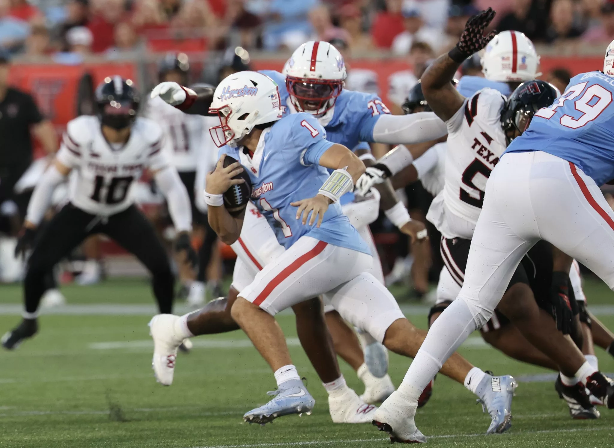 Conner Weigman looks to lead Houston over Arizona