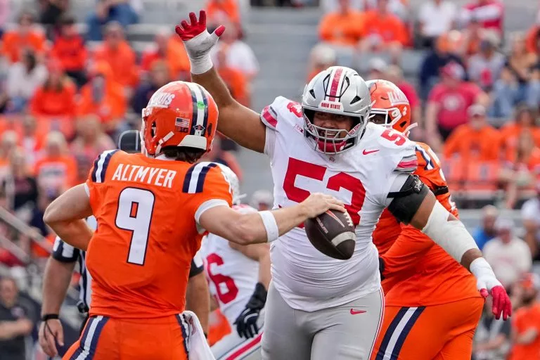 Luke Altmyer looks to lead the Illini over the Scarlet Knights