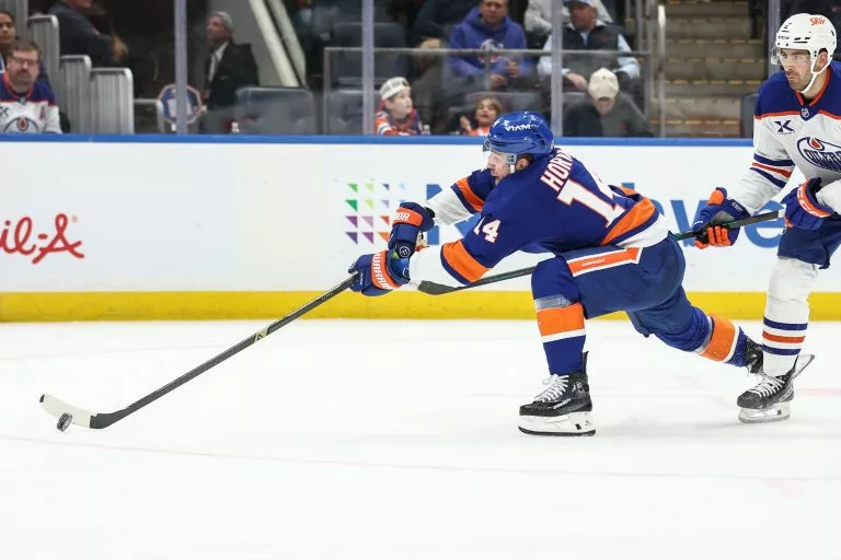 Bo Horvat looks to lead the Islanders over the Sharks