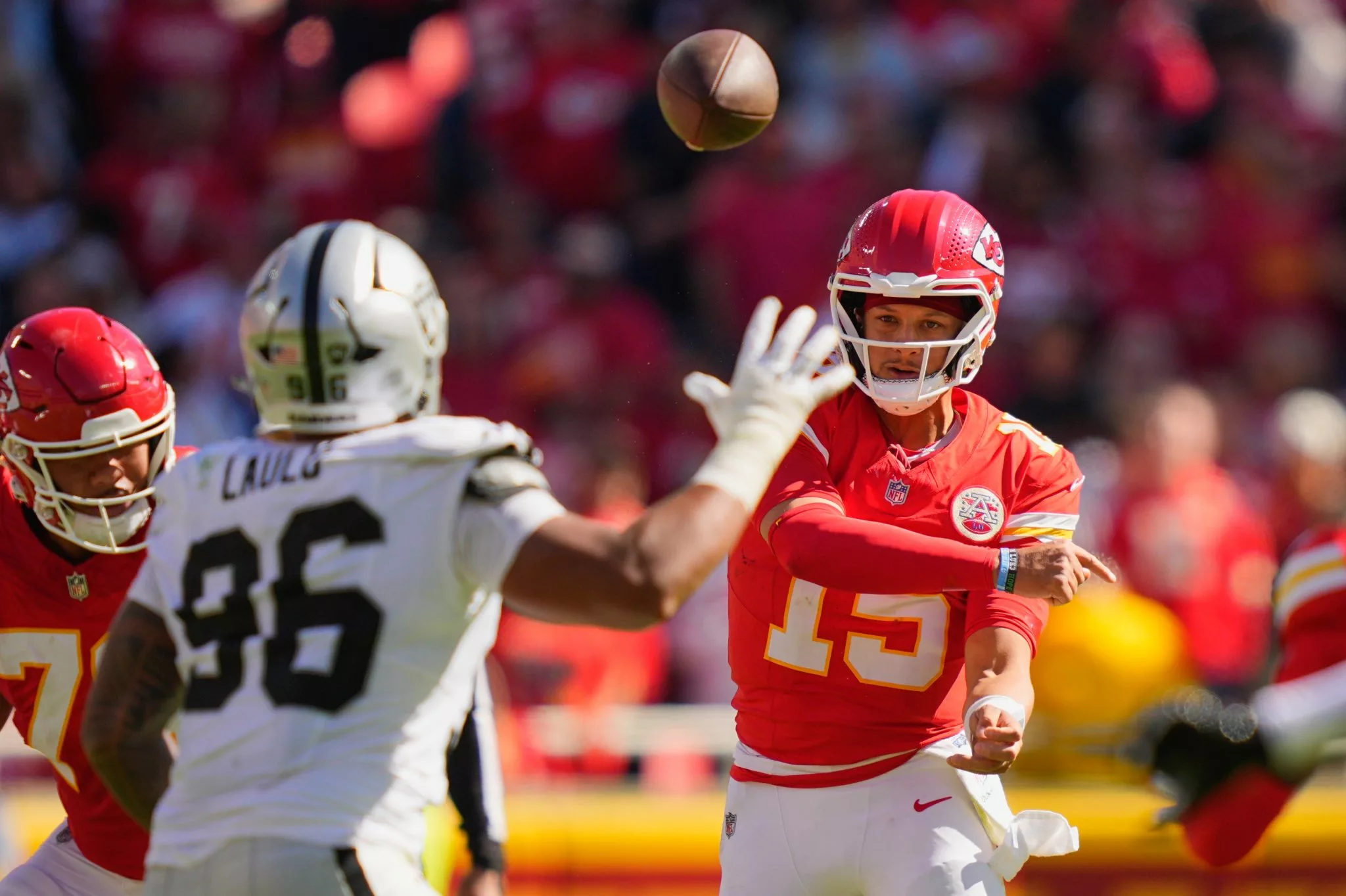 Patrick Mahomes looks to lead the Chiefs over the Commanders