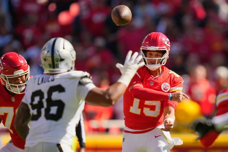 Patrick Mahomes looks to lead the Chiefs over the Commanders