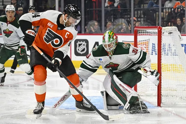 Sean Couturier looks to lead the Flyers over the Penguins