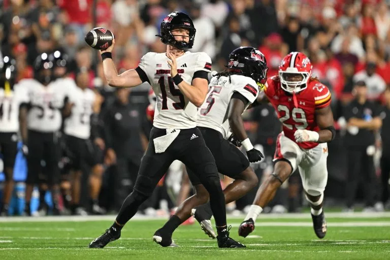 Western Michigan Broncos at Northern Illinois Huskies Picks and Prediction