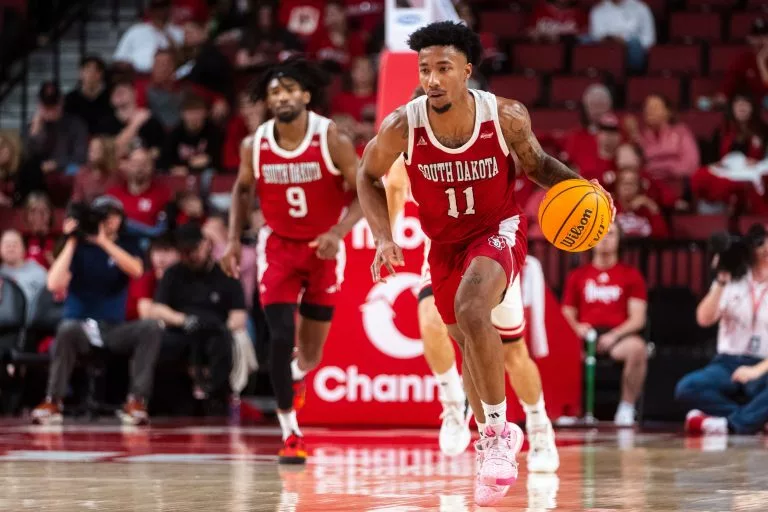 South Dakota Coyotes at Creighton Bluejays Picks and Prediction