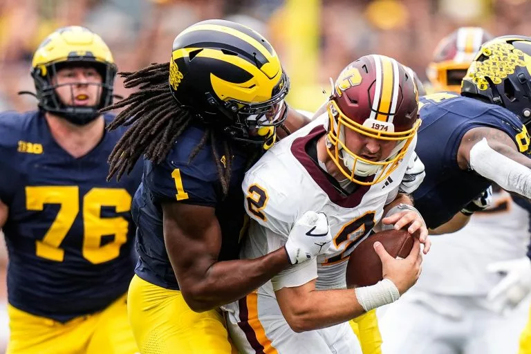 Joe Labas looks to lead the Chippewas over the Bulls.