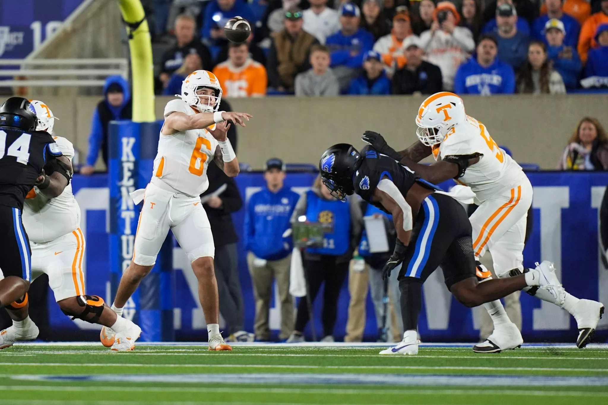 Joey Aguilar looks to lead Tennessee over the Sooners