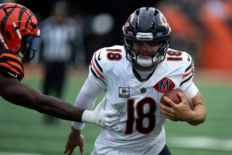 Caleb Williams looks to lead the Bears over the Giants