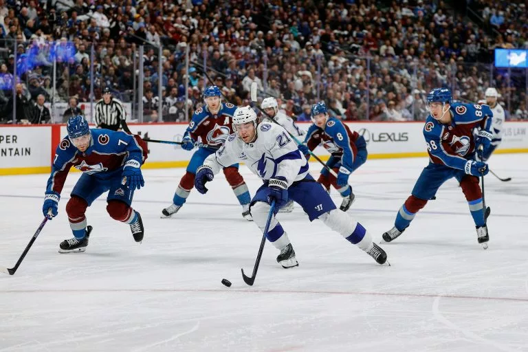 Brayden Point looks to lead the Lightning over the Rangers