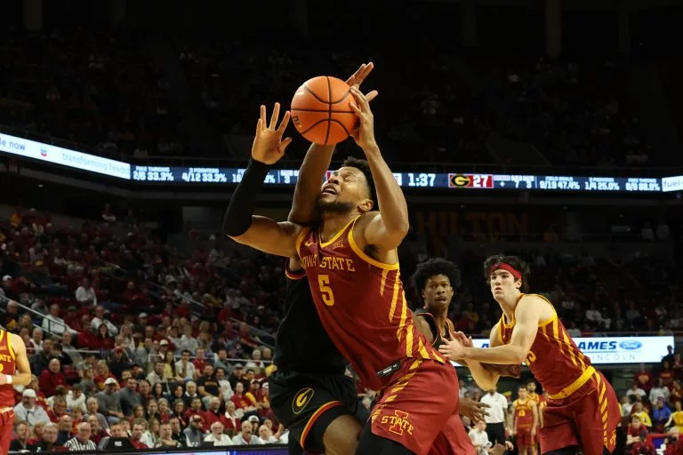 Joshua Jefferson looks to lead the Cyclones over the Bulldogs
