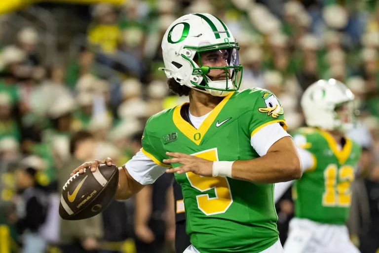 Dante Moore looks to lead the Ducks over the Trojans