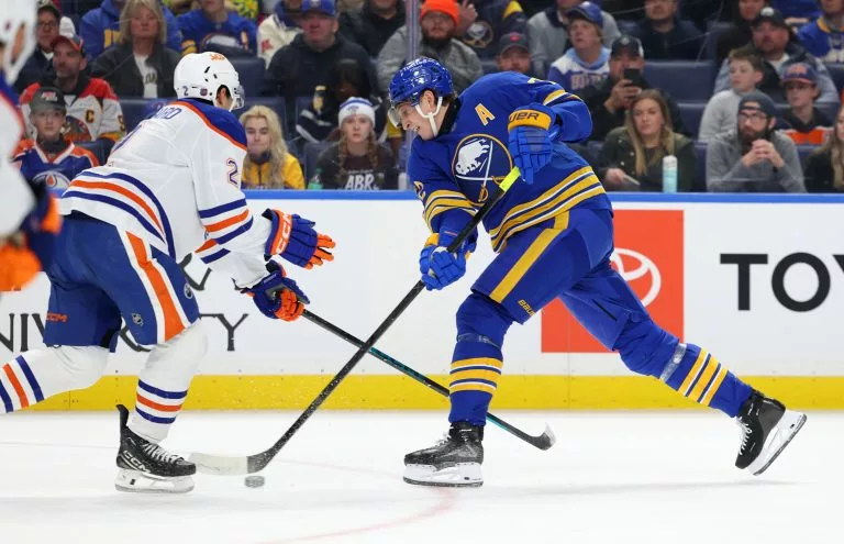 Tage Thompson looks to lead the Sabres over the Blackhawks