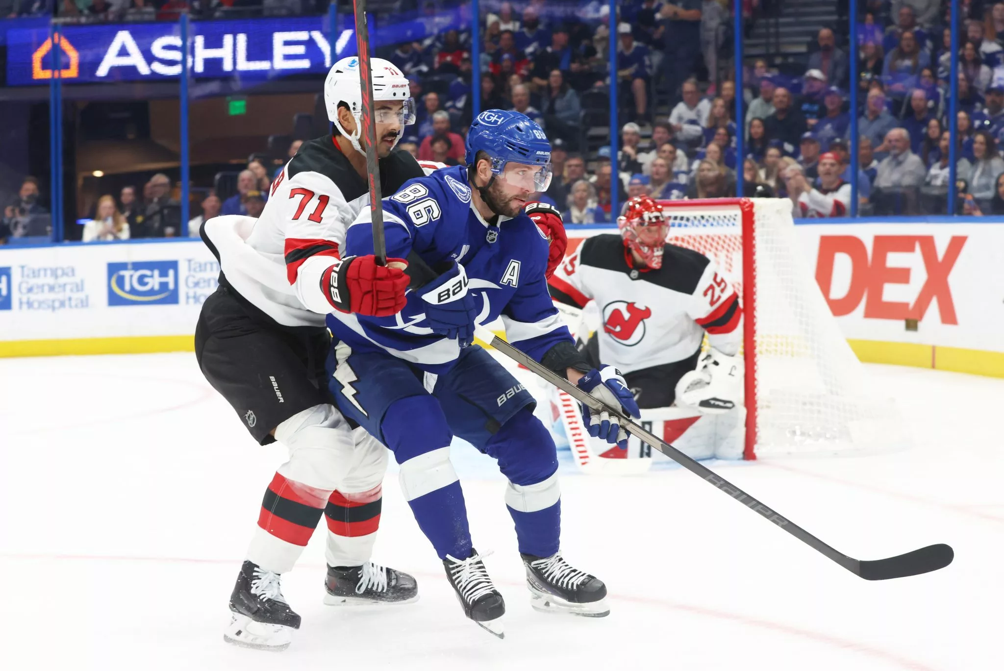 Nikita Kucherov looks to lead the Lightning over the Flyers