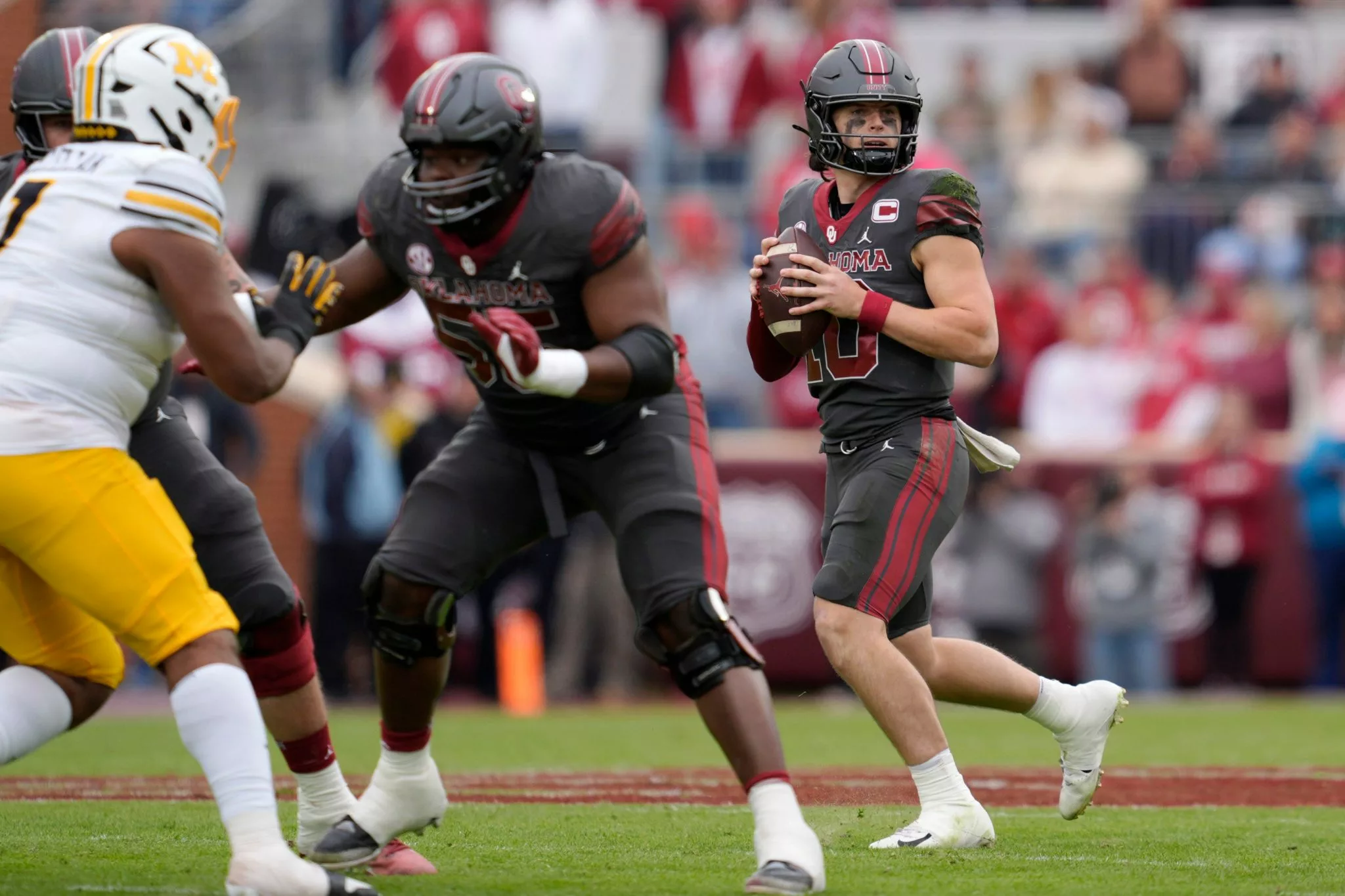 John Mateer looks to lead the Sooners over the Tigers