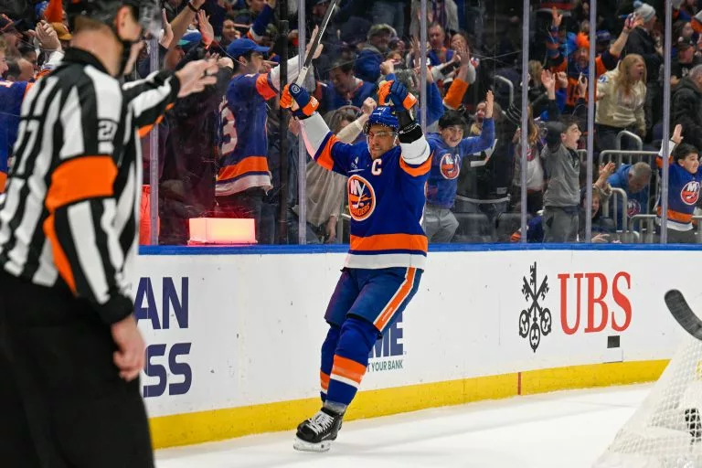 New York Islanders left wing Anders Lee