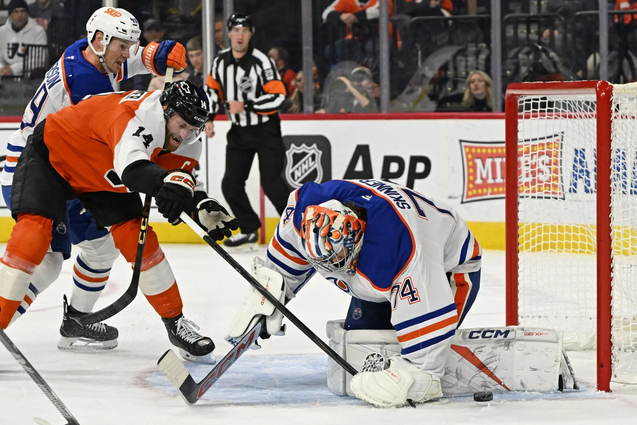 Sean Couturier looks to lead the Flyers over the Sharks