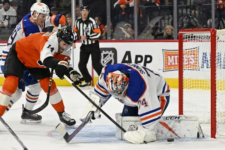 Sean Couturier looks to lead the Flyers over the Sharks