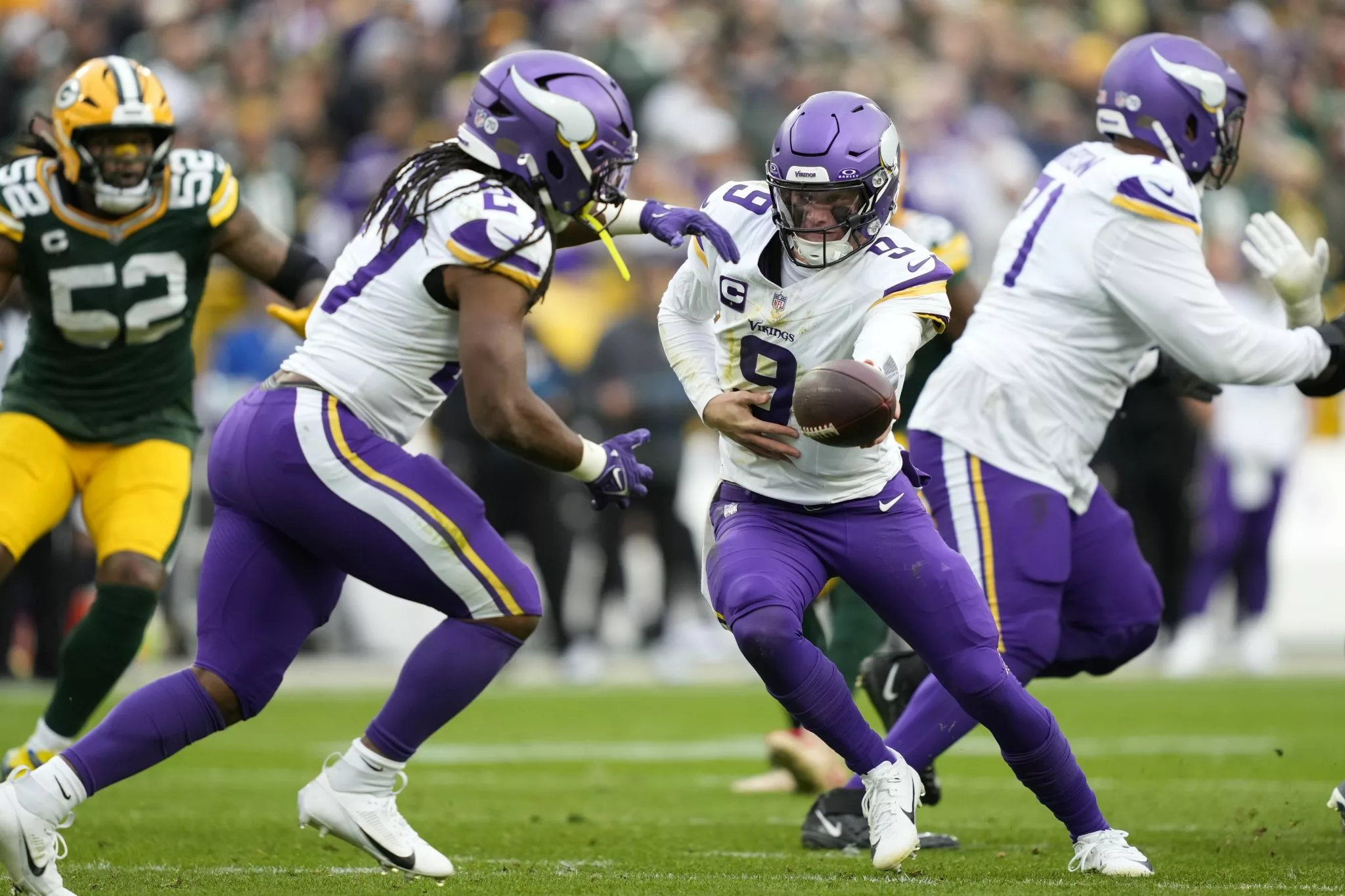 Jordan Mason looks to lead the Vikings over the Commanders