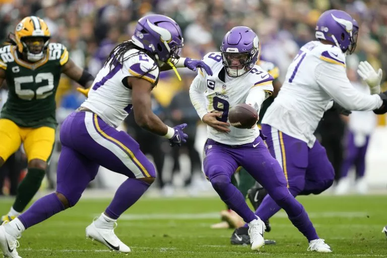 Jordan Mason looks to lead the Vikings over the Commanders
