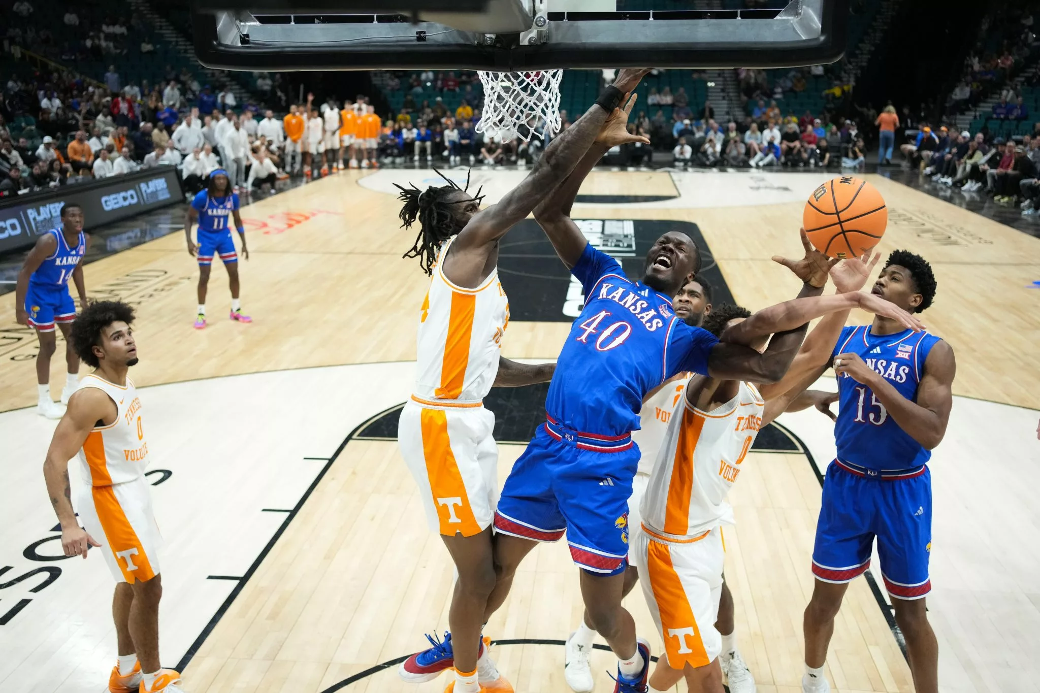 Flory Bidunga looks to lead the Jayhawks over the Huskies