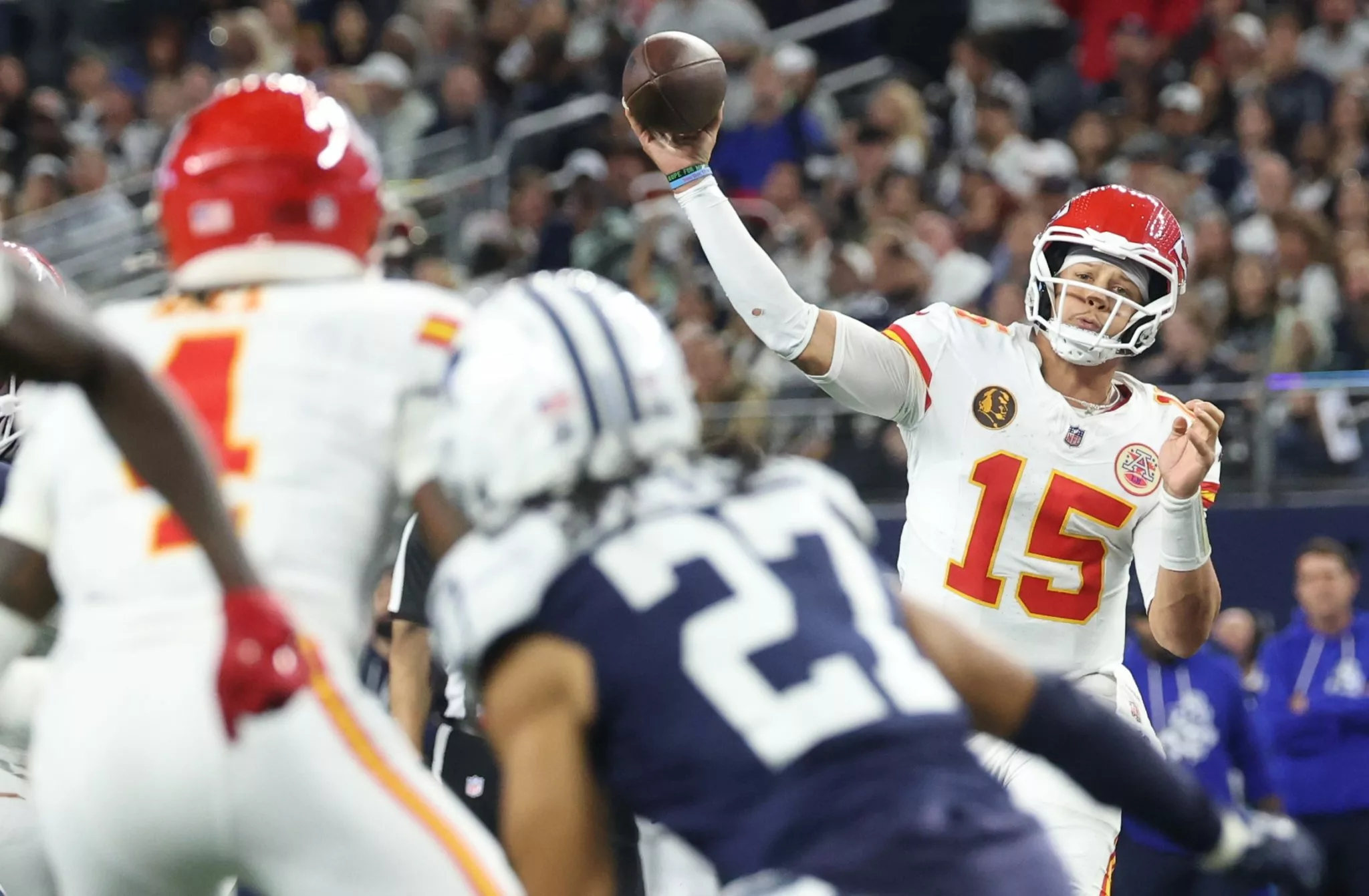 Patrick Mahomes looks to lead the Chiefs over the Texans