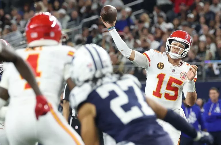 Patrick Mahomes looks to lead the Chiefs over the Texans