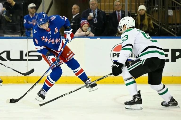 Artemi Panarin looks to lead the Rangers over the Avs