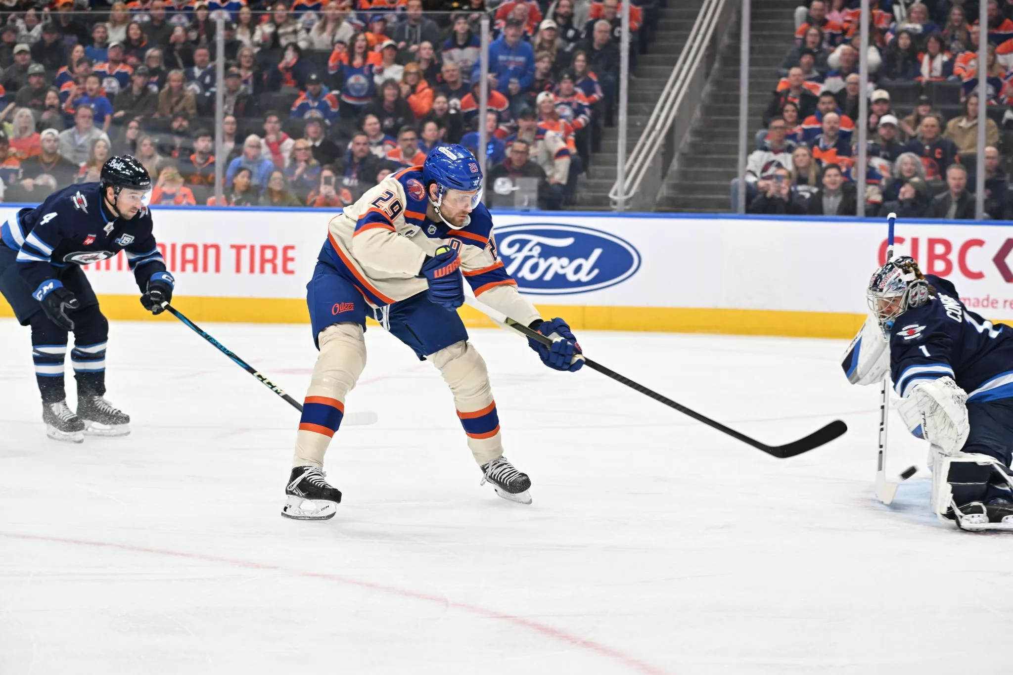 Leon Draisaitl looks to lead the Oilers over the Sabres