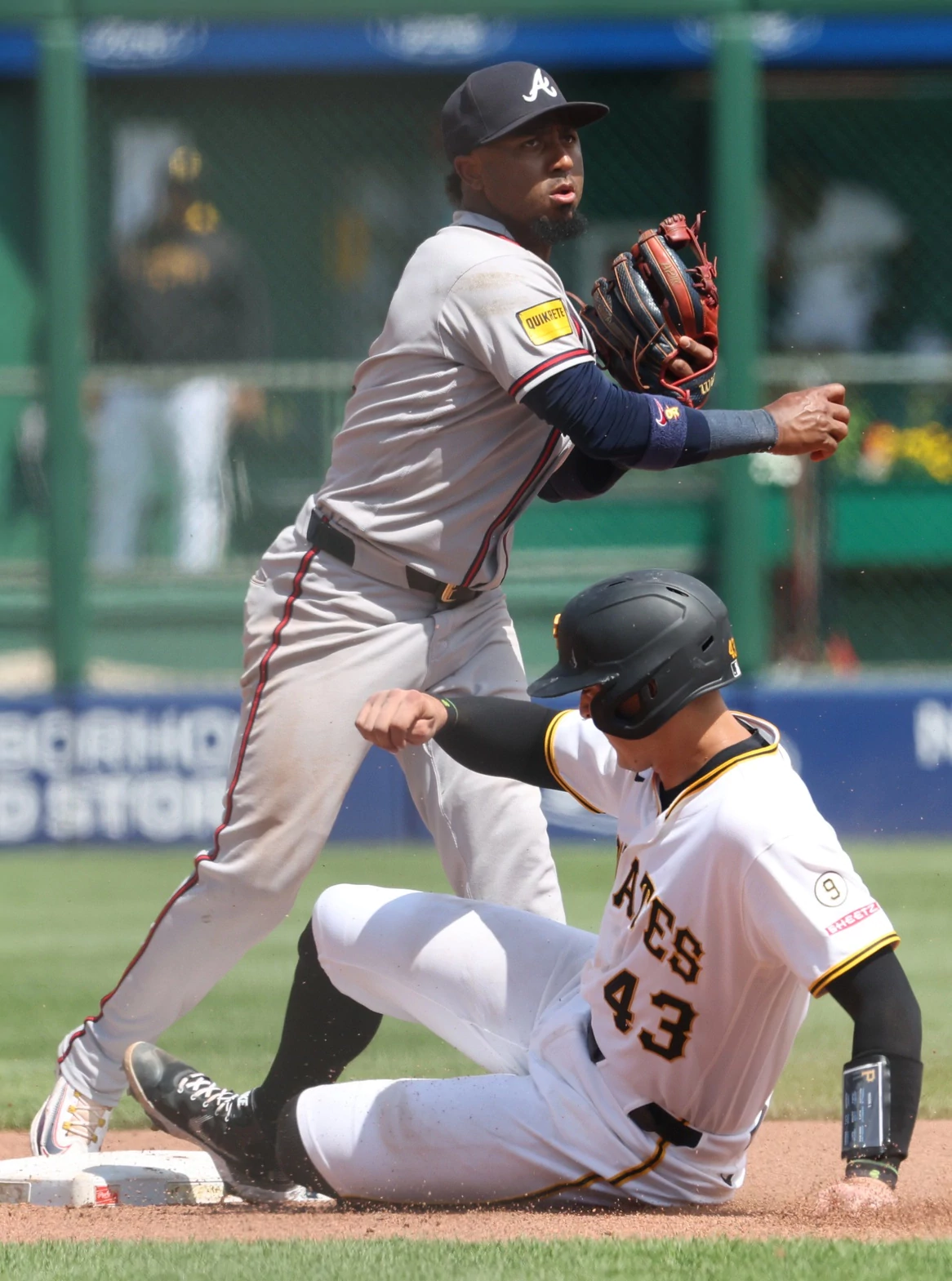 Milwaukee Brewers vs Pittsburgh Pirates
